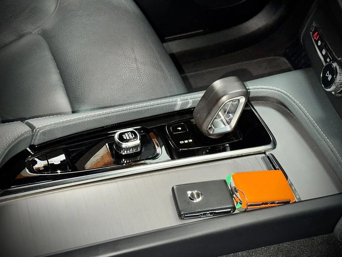 XC90 B5 MOMENTUM PRO AWD 7SITZER THORS HAMMER 1