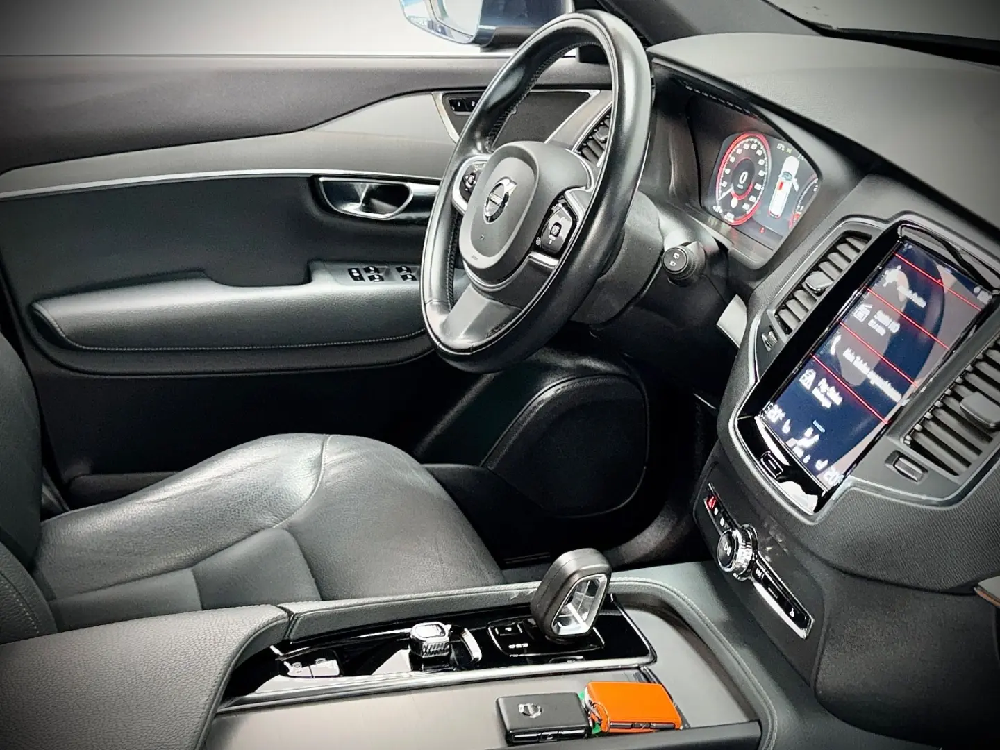 XC90 B5 MOMENTUM PRO AWD 7SITZER THORS HAMMER 1