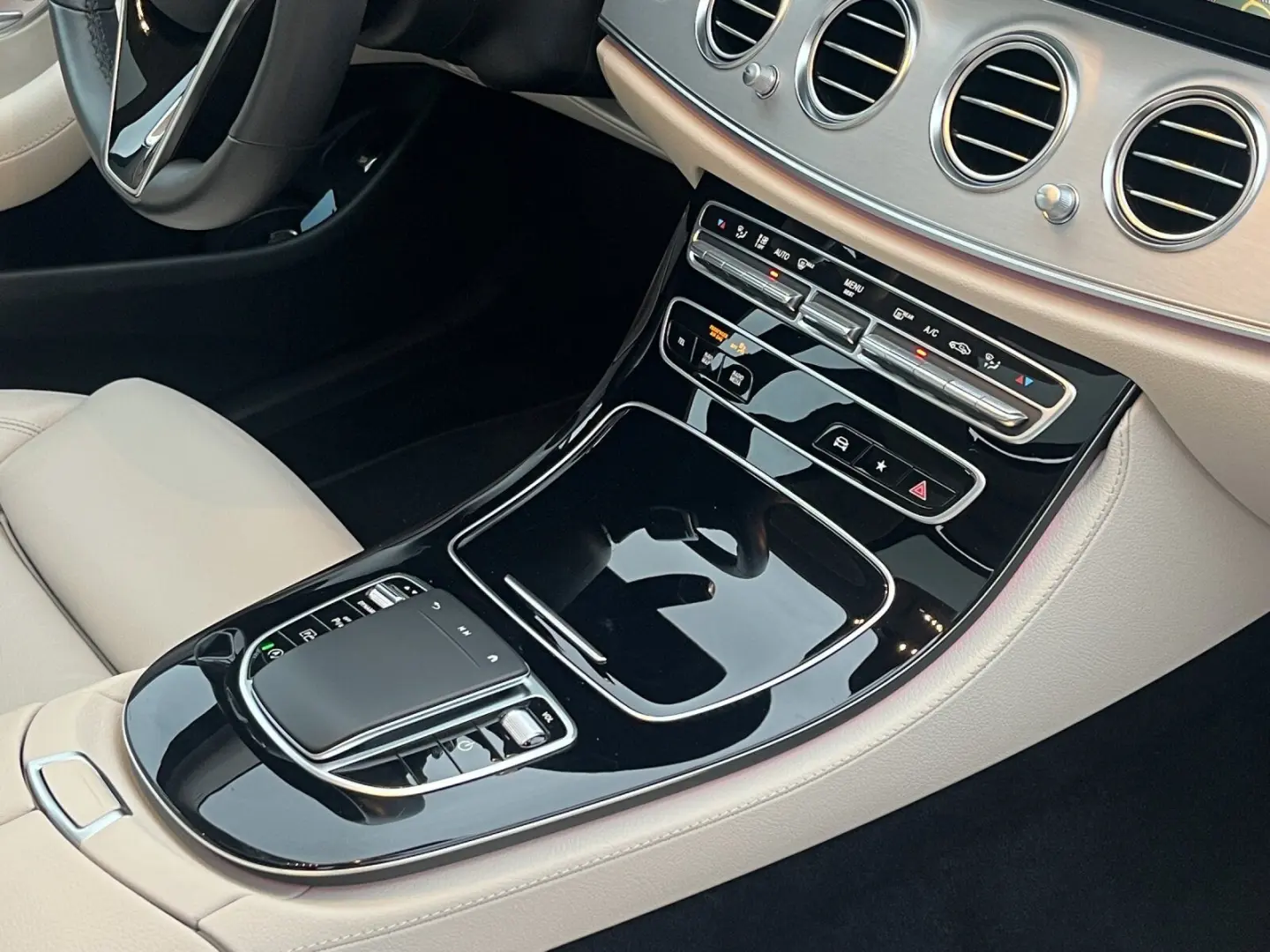 E 300 AMG SCHIEBEDACH 360 AMBI MBUX-HIGH-END LED