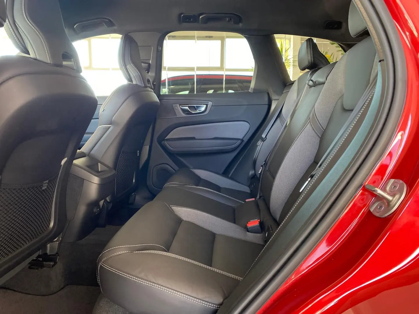 XC60 B4 2.0 Diesel Mild-Hybrid 2WD R Design