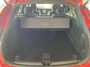 XC60 B4 2.0 Diesel Mild-Hybrid 2WD R Design