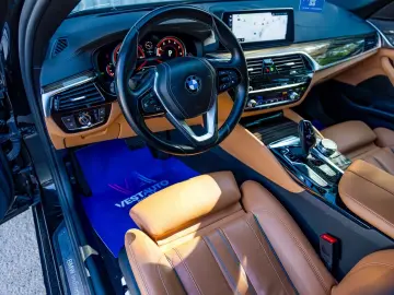 BMW 530i individual HeadUp Incalzire Camera Navi LED