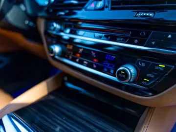 BMW 530i individual HeadUp Incalzire Camera Navi LED