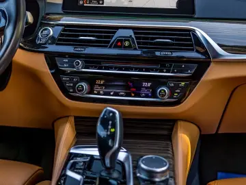 BMW 530i individual HeadUp Incalzire Camera Navi LED