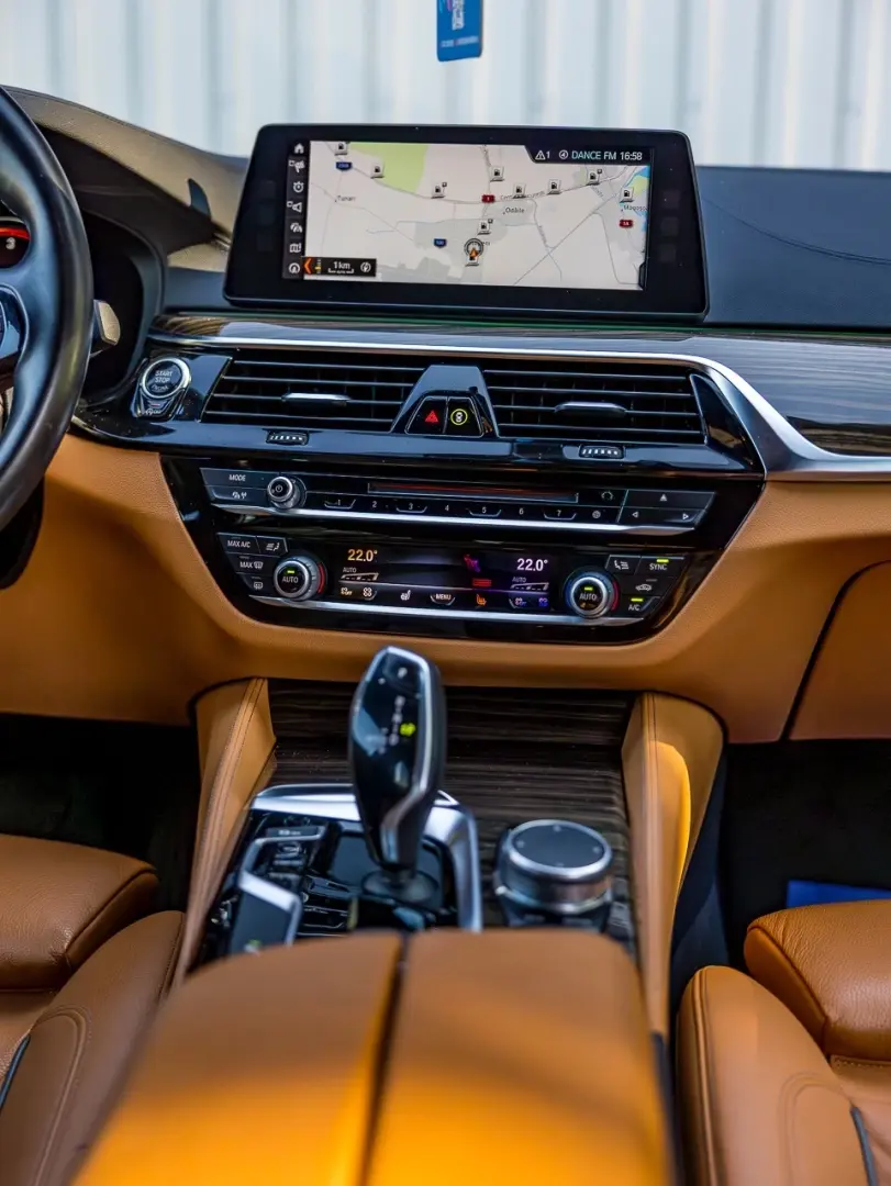 BMW 530i individual HeadUp Incalzire Camera Navi LED