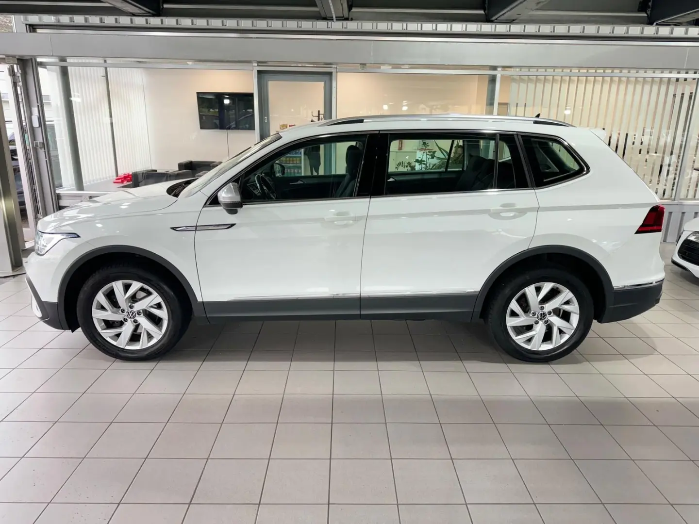 Tiguan Allspace Life 2.0 TDI DSG LED VIRT PDC