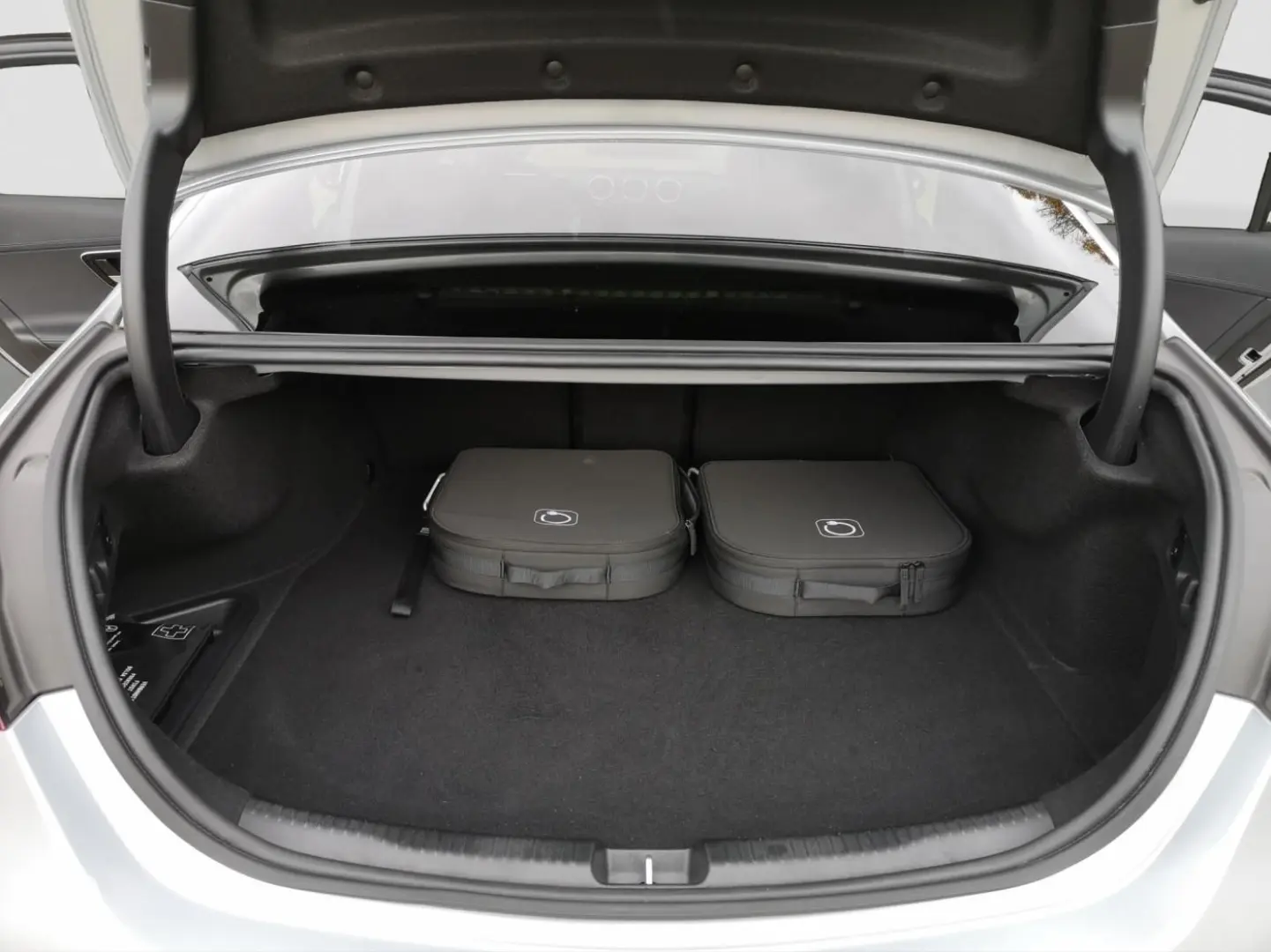 C 300 e AMG Burmester SpurH Night-Paket LED SHZ