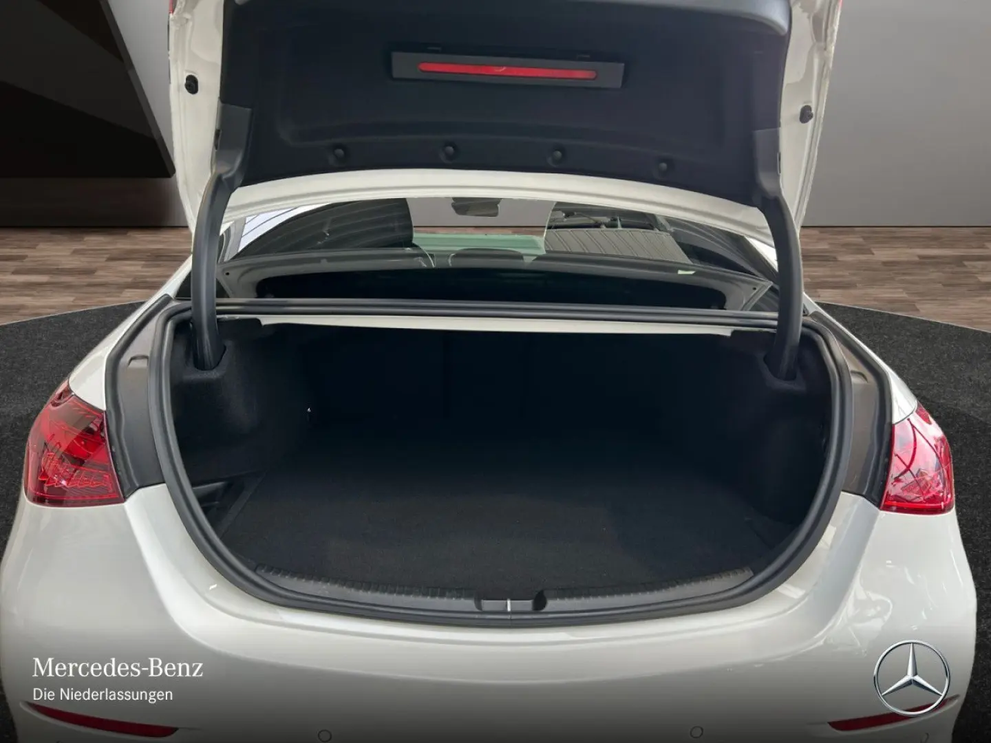 C 300 e AMG Night Distr 360 LED Sound Ambi SHZ