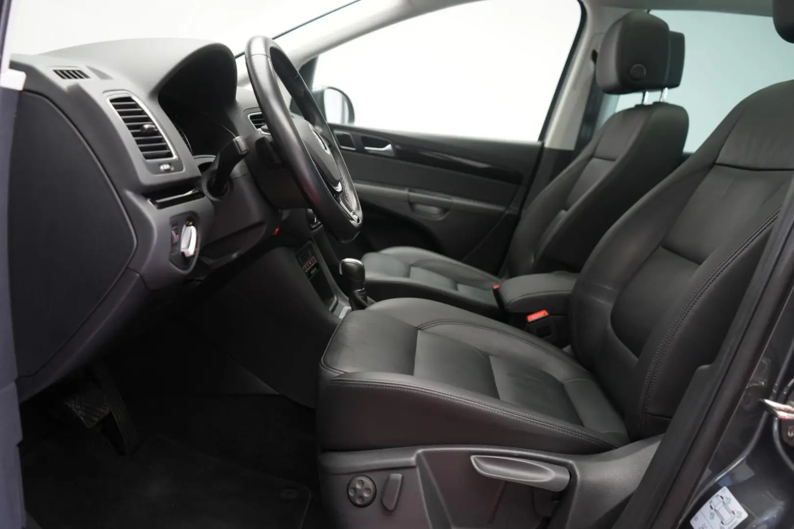 Sharan 2.0 TDI DSG Highline Navi Leder ACC Kamer