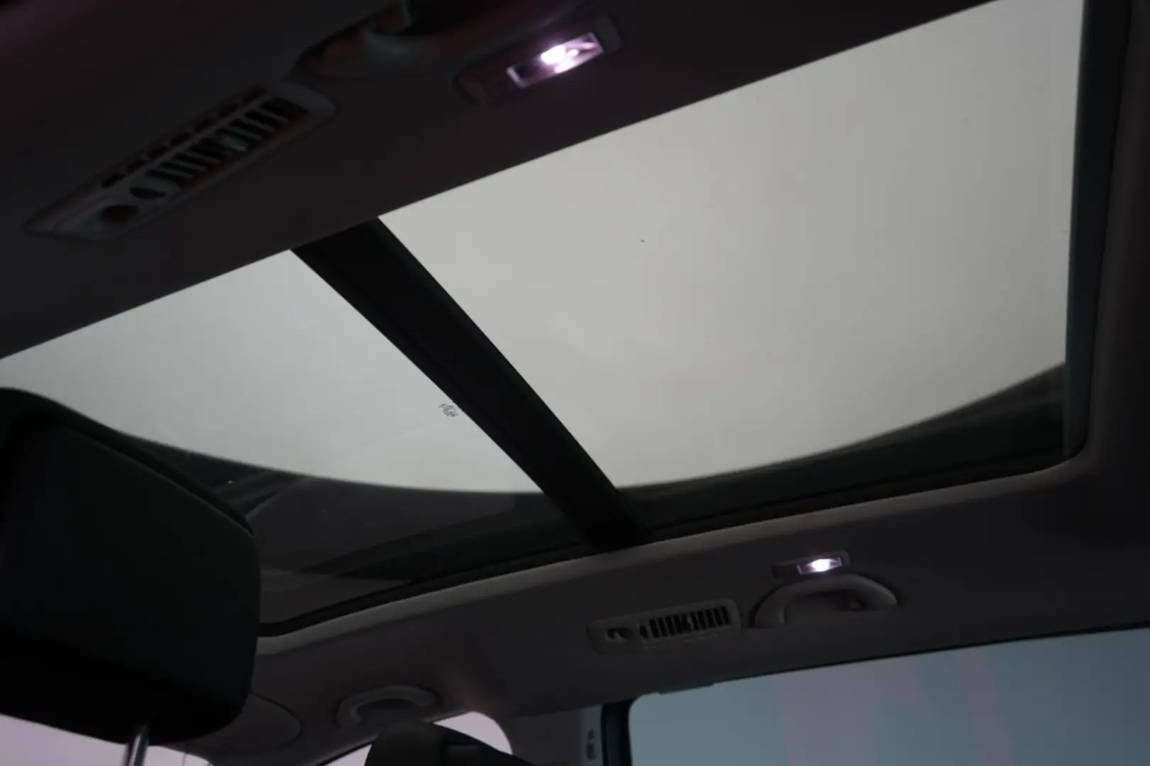 Sharan 2.0 TDI DSG Highline Navi Leder ACC Kamer