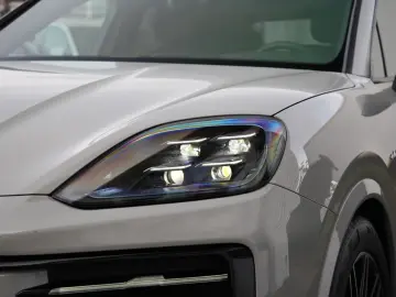 E-Hybrid Coupé ACC-LUFTF-PANO-HD-AHK-HUD-BOSE-RS