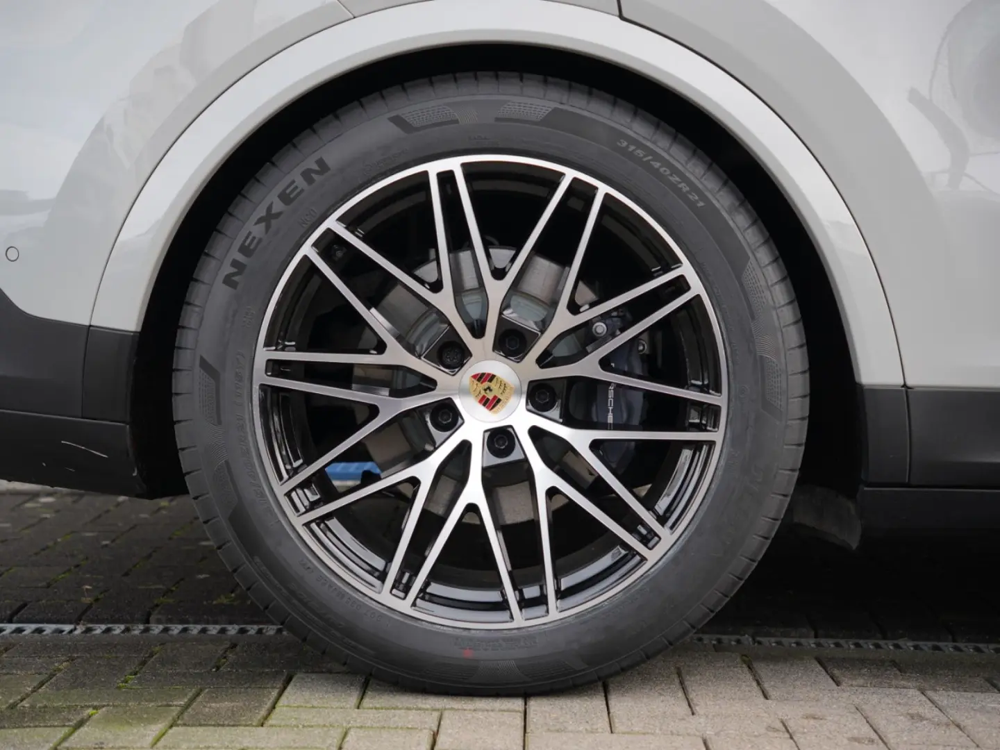 E-Hybrid Coupé ACC-LUFTF-PANO-HD-AHK-HUD-BOSE-RS