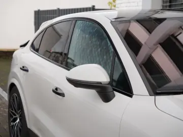 E-Hybrid Coupé ACC-LUFTF-PANO-HD-AHK-HUD-BOSE-RS