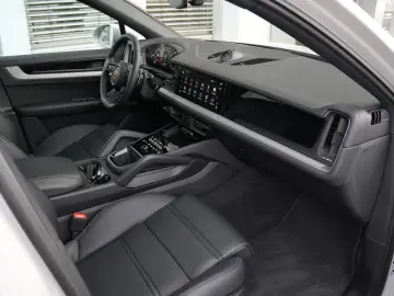 E-Hybrid Coupé ACC-LUFTF-PANO-HD-AHK-HUD-BOSE-RS