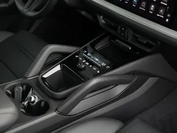 E-Hybrid Coupé ACC-LUFTF-PANO-HD-AHK-HUD-BOSE-RS