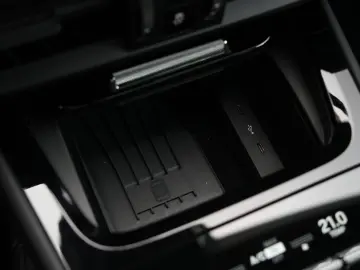 E-Hybrid Coupé ACC-LUFTF-PANO-HD-AHK-HUD-BOSE-RS