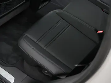 E-Hybrid Coupé ACC-LUFTF-PANO-HD-AHK-HUD-BOSE-RS