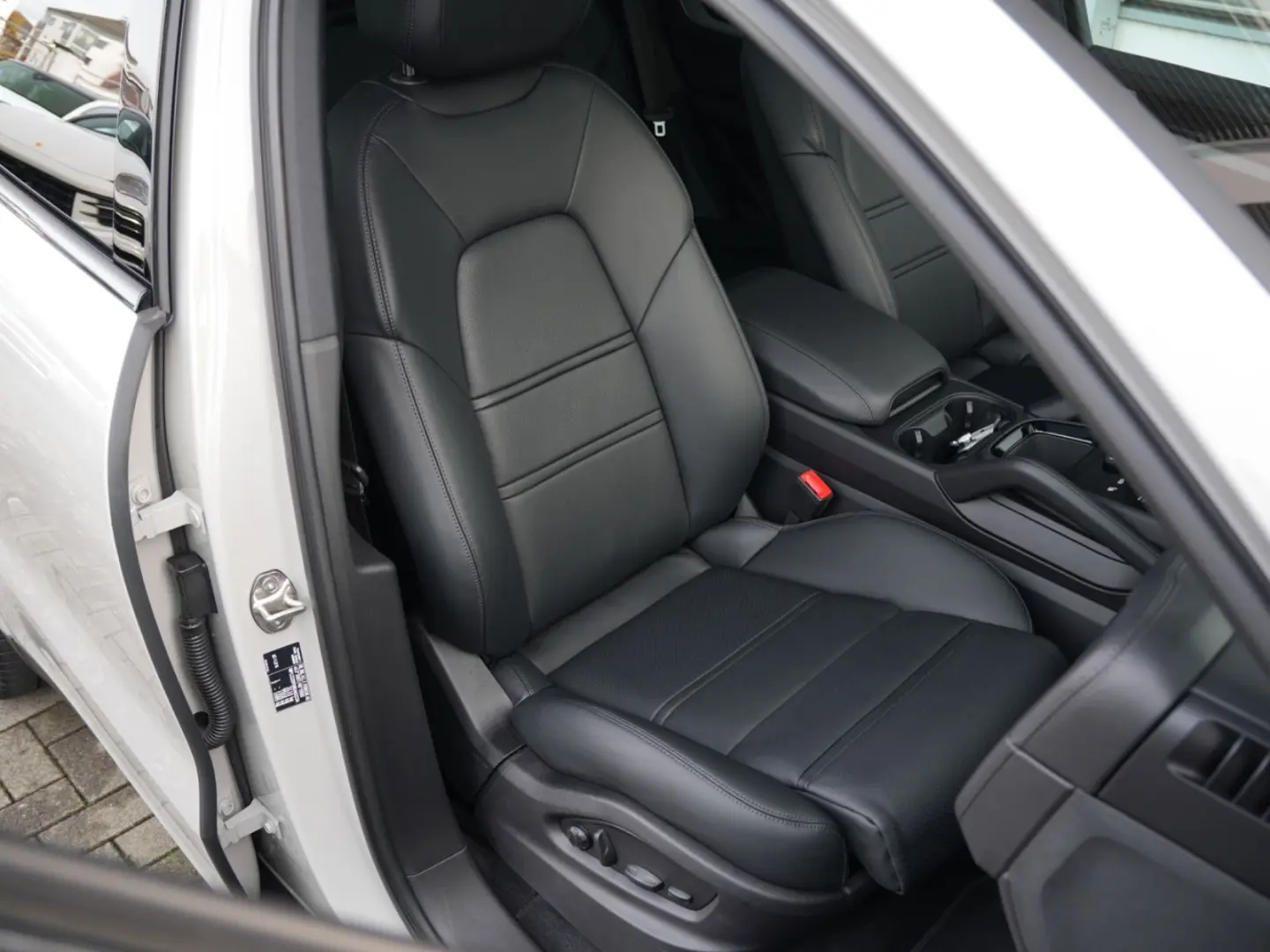 E-Hybrid Coupé ACC-LUFTF-PANO-HD-AHK-HUD-BOSE-RS