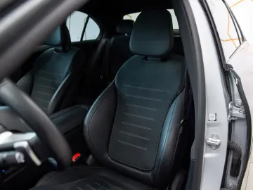 Mercedes-Benz C 300 e Plug-in Hybrid 9G-Tronic