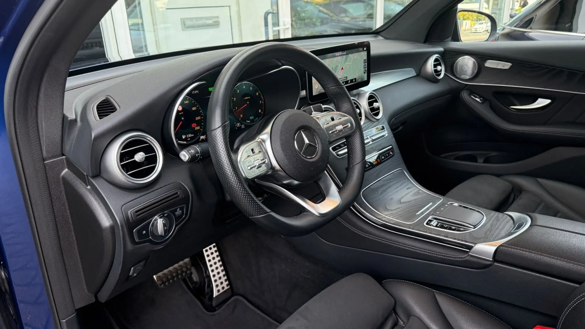 GLC 300 Coupe 4M AMG DISTR  MBUX  NIGHT 360 20