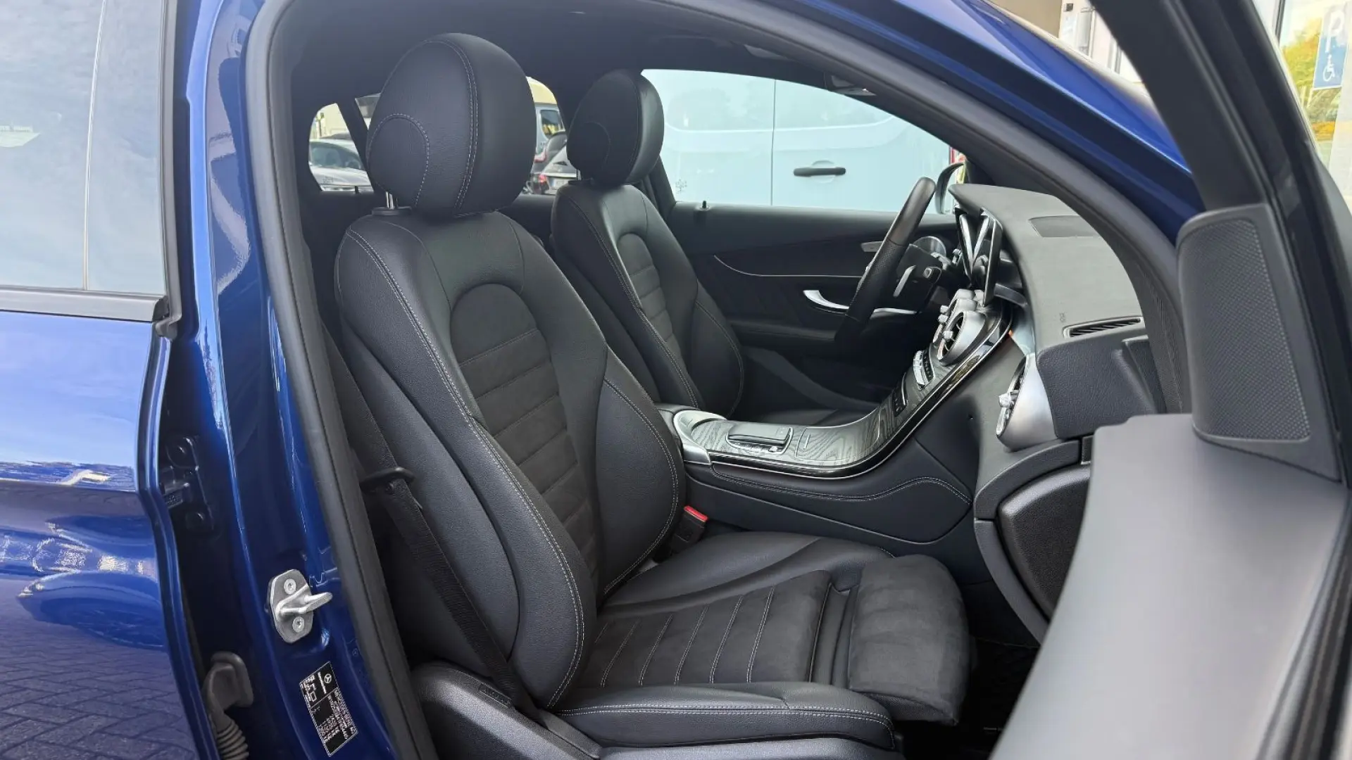 GLC 300 Coupe 4M AMG DISTR  MBUX  NIGHT 360 20