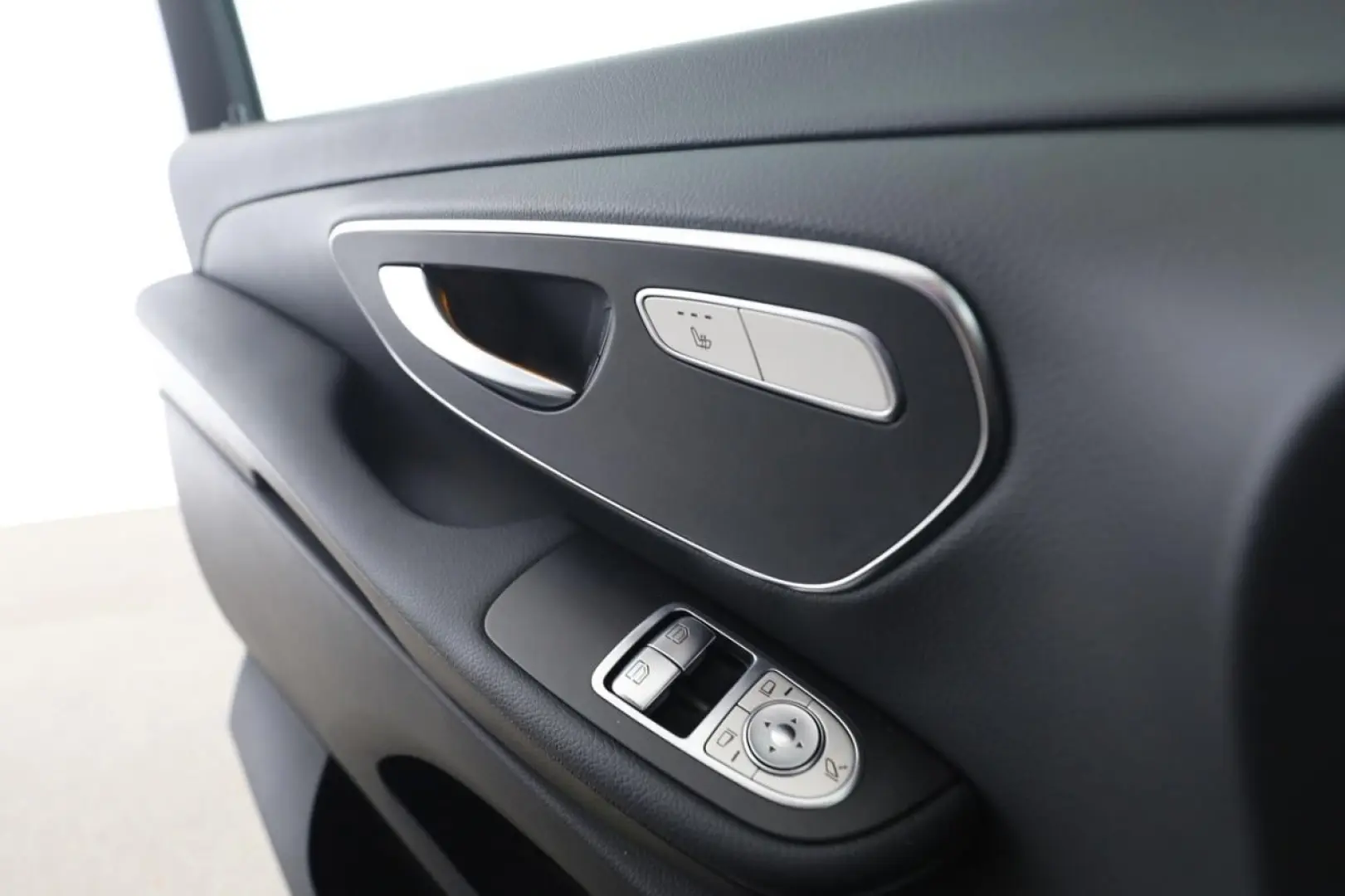 V 300 d Lang Night AUT LED Navi el.Heck SHZ AHK