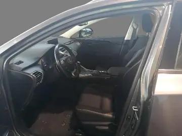 NX 300 2.5 HEV Business E-CVT BI-LED NAVI Kamera