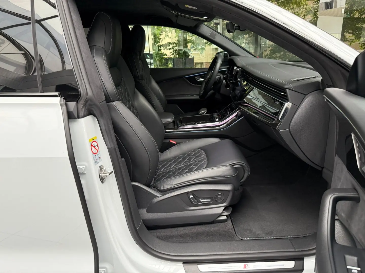 Q8 60 TFSIe S LINE NAVI K-360 B&O S-CLOSE 22ZOLL