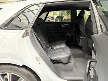 Q8 60 TFSIe S LINE NAVI K-360 B&O S-CLOSE 22ZOLL