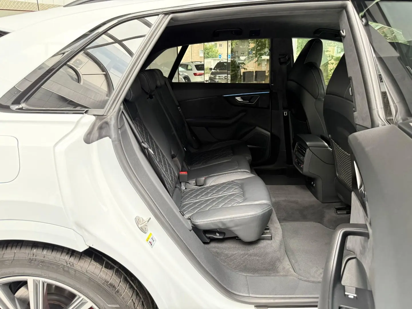 Q8 60 TFSIe S LINE NAVI K-360 B&O S-CLOSE 22ZOLL