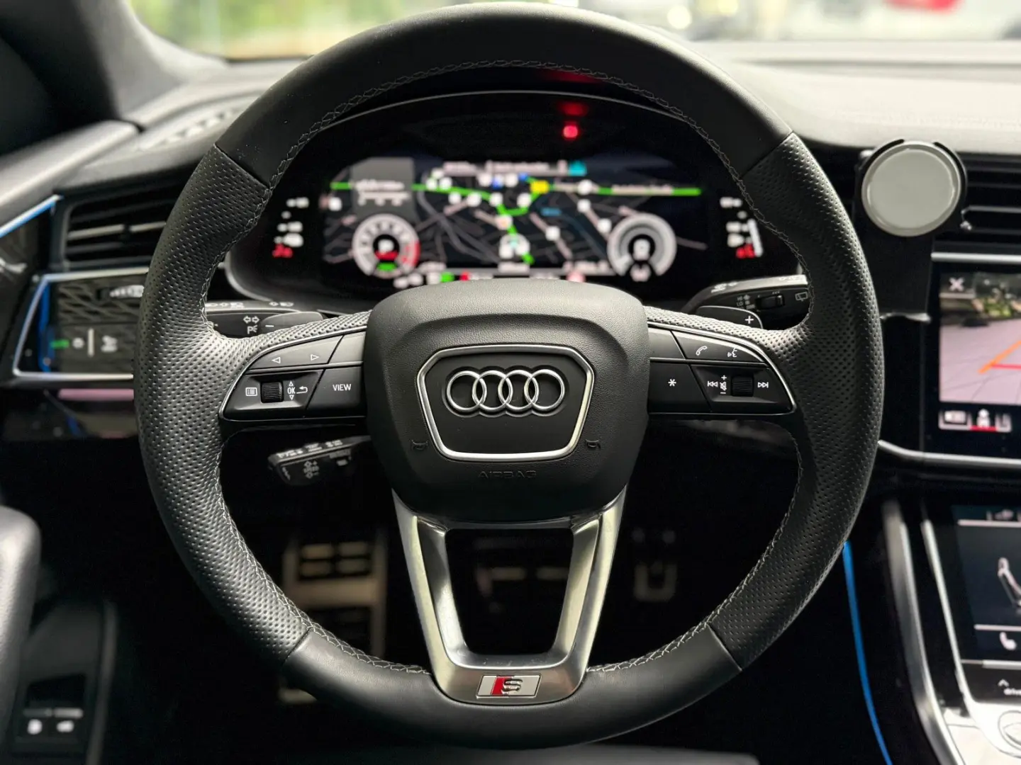 Q8 60 TFSIe S LINE NAVI K-360 B&O S-CLOSE 22ZOLL