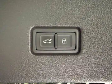 Q8 60 TFSIe S LINE NAVI K-360 B&O S-CLOSE 22ZOLL