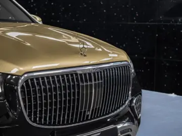 Mercedes GLS 600 Maybach Two-tone First Class FACELIFT