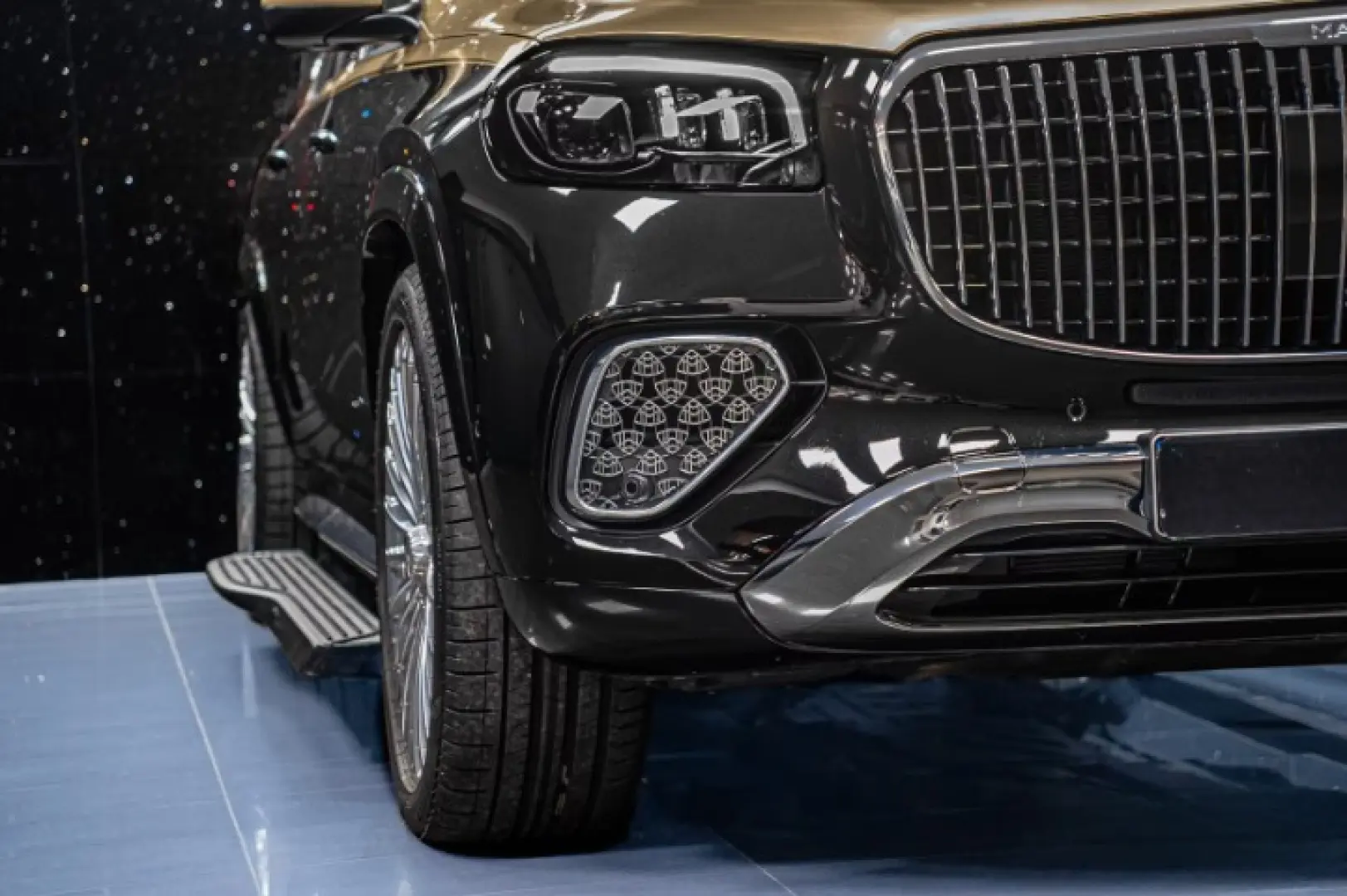 Mercedes GLS 600 Maybach Two-tone First Class FACELIFT