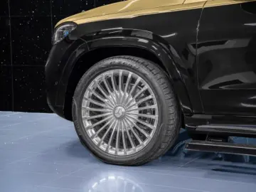 Mercedes GLS 600 Maybach Two-tone First Class FACELIFT