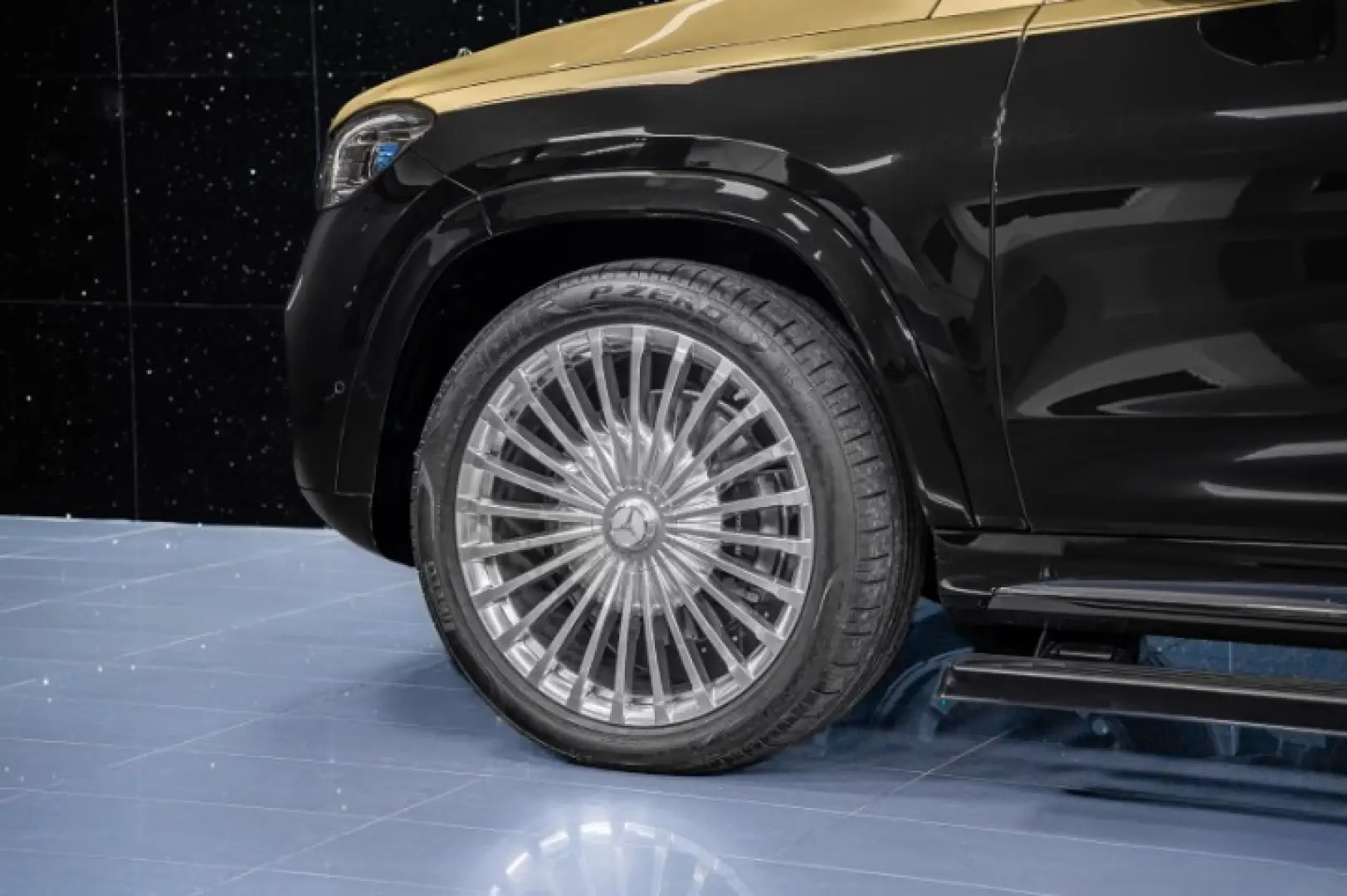 Mercedes GLS 600 Maybach Two-tone First Class FACELIFT