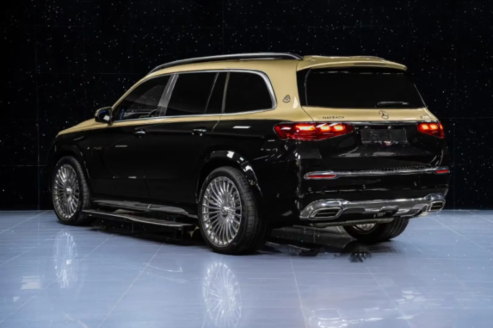Mercedes GLS 600 Maybach Two-tone First Class FACELIFT