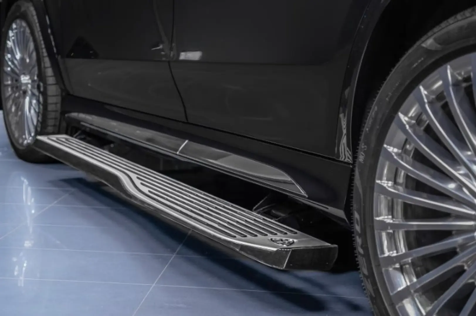 Mercedes GLS 600 Maybach Two-tone First Class FACELIFT