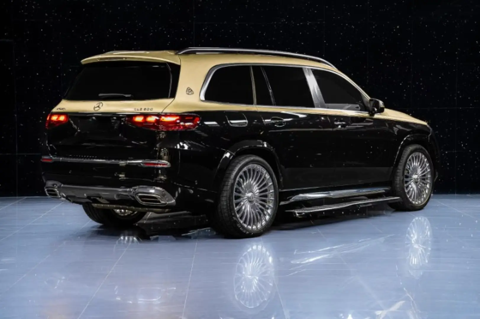 Mercedes GLS 600 Maybach Two-tone First Class FACELIFT