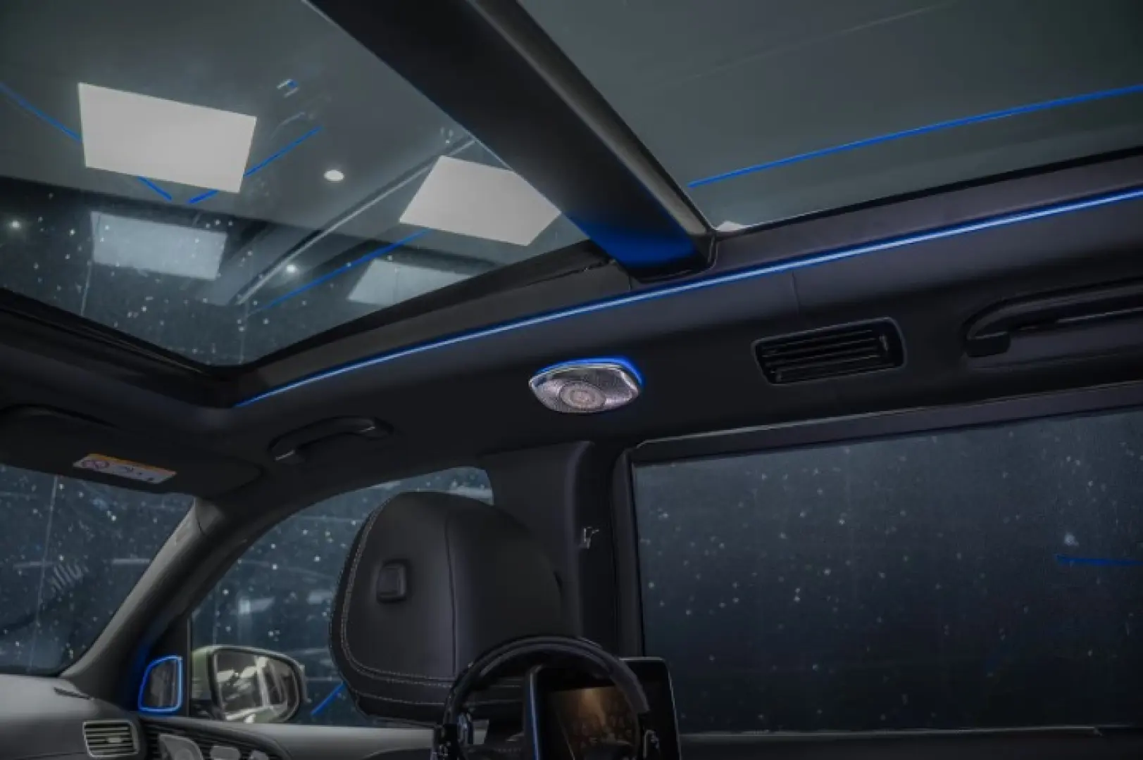 Mercedes GLS 600 Maybach Two-tone First Class FACELIFT