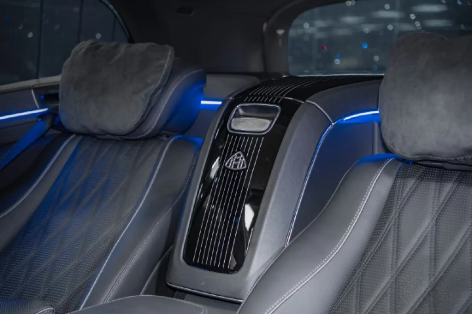 Mercedes GLS 600 Maybach Two-tone First Class FACELIFT