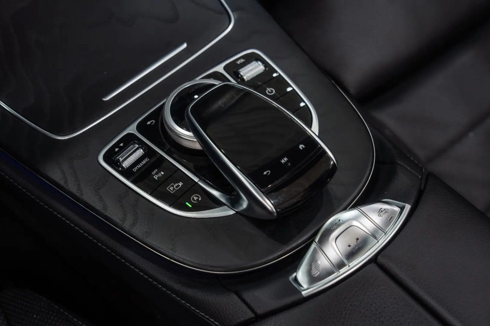 E 220 d Cabrio AMG-LINE NIGHT HEAD.UP LEDER 1.HD