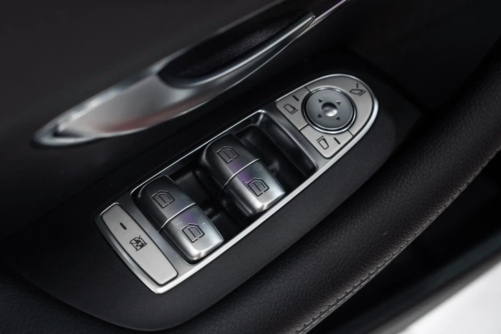 E 220 d Cabrio AMG-LINE NIGHT HEAD.UP LEDER 1.HD