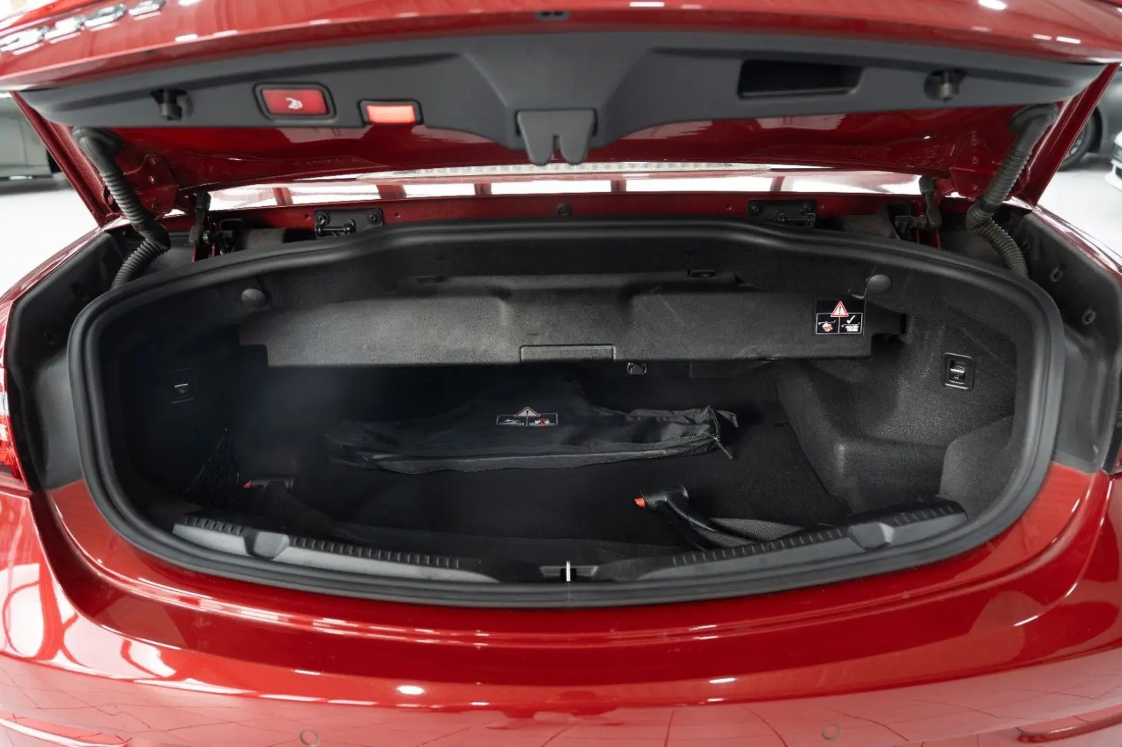 E 220 d Cabrio AMG-LINE NIGHT HEAD.UP LEDER 1.HD