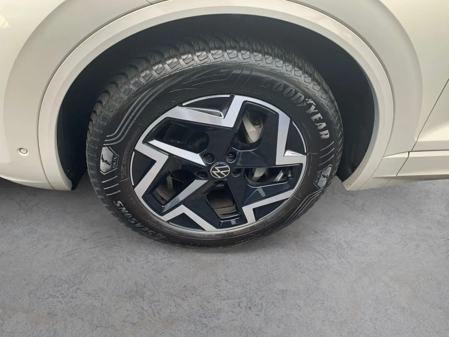 Touareg 3.0 TDI 4M R-LINE IQ.LIGHT AHK LUFT RFK