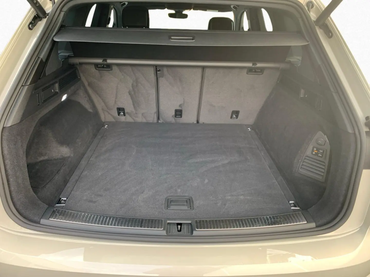 Touareg 3.0 TDI 4M R-LINE IQ.LIGHT AHK LUFT RFK