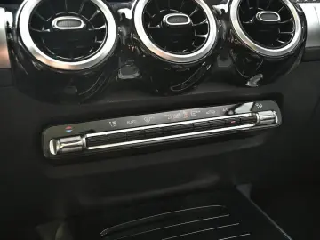 Mercedes-Benz GLB 220 4Matic Progressive Advanced LED Pano