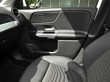 Mercedes-Benz GLB 220 4Matic Progressive Advanced LED Pano