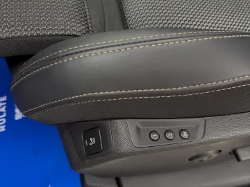 Peugeot 3008 GT Încălzire Panoramic Navi Camera ACC