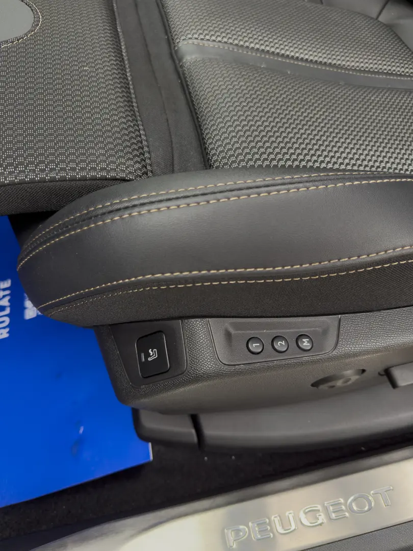 Peugeot 3008 GT Încălzire Panoramic Navi Camera ACC